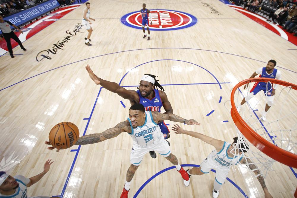 现出顽强的 现出顽强的